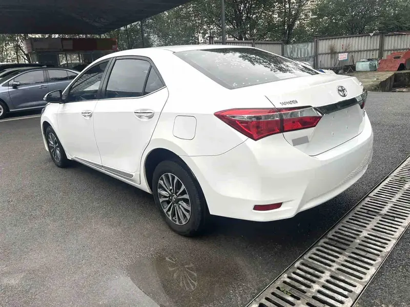 Vehicle photo 5