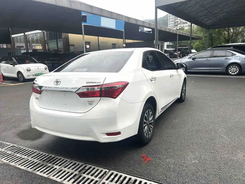 Vehicle photo 6