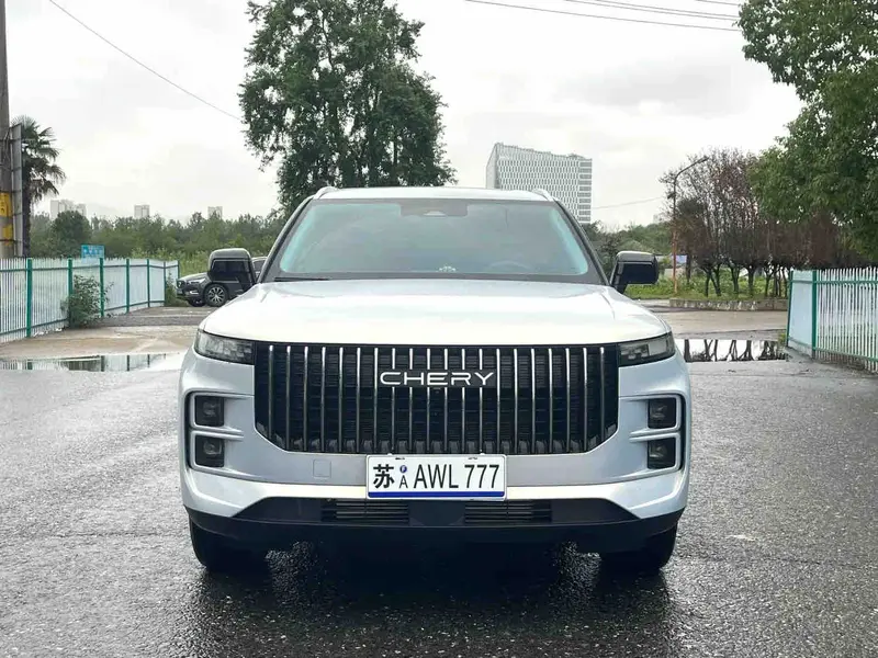 Vehicle photo 2