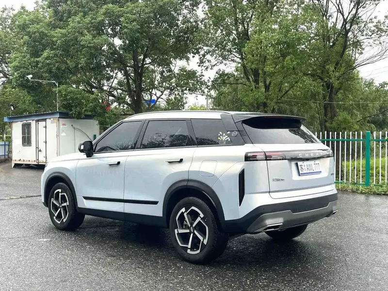Vehicle photo 4