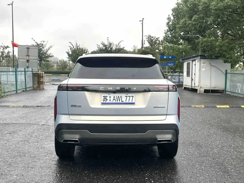 Vehicle photo 6