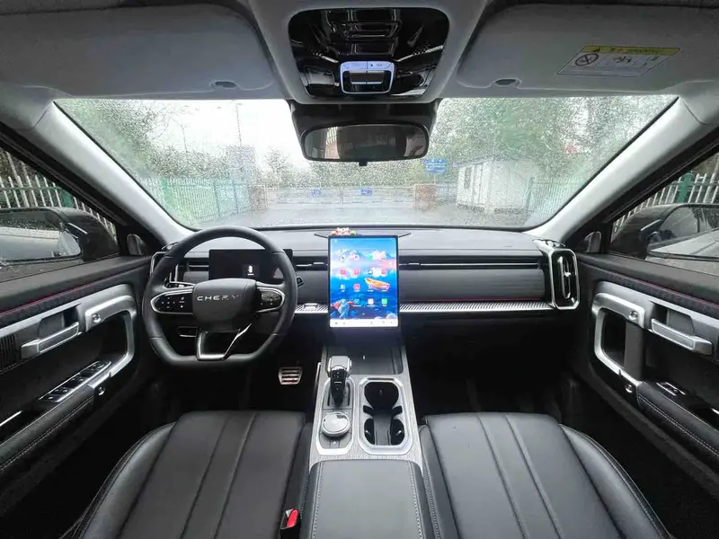 Vehicle photo 7