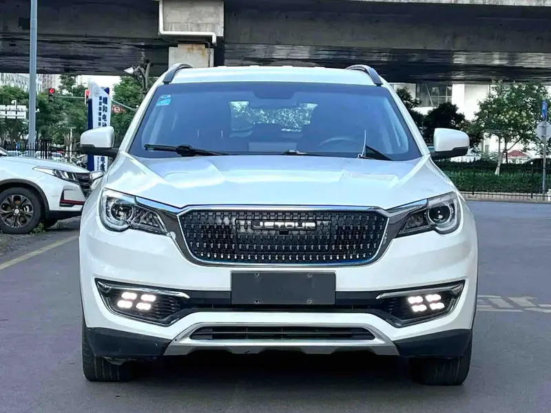 Vehicle photo 2
