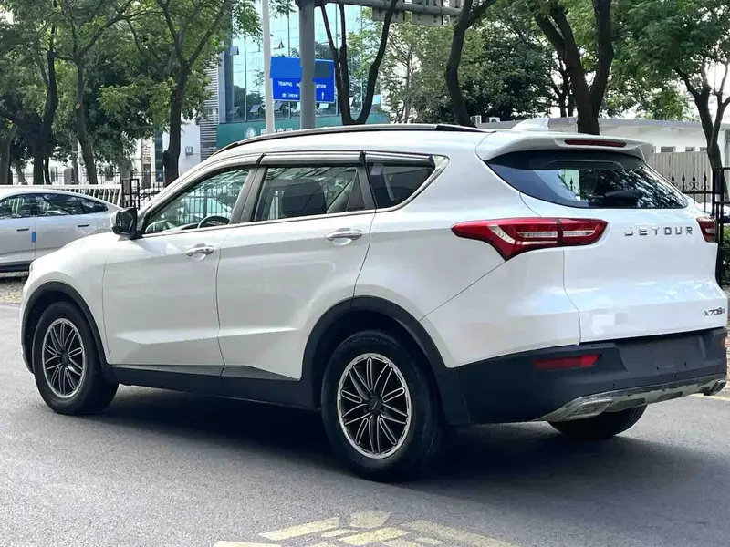 Vehicle photo 7