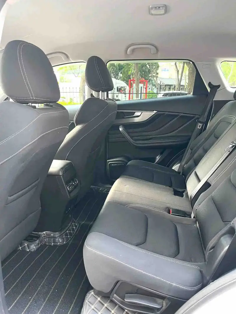 Vehicle photo 10