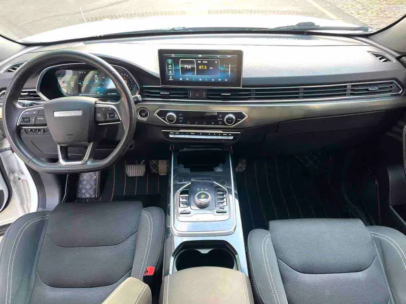 Vehicle photo 11