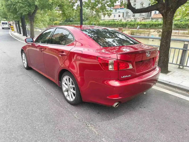 Vehicle photo 4