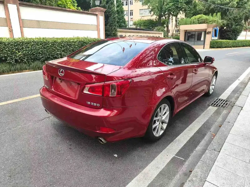 Vehicle photo 6