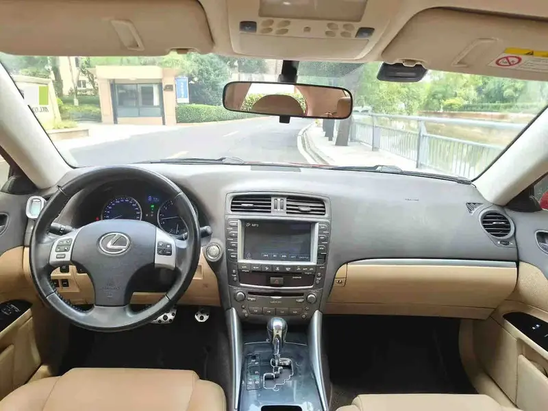 Vehicle photo 8