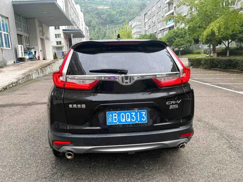Vehicle photo 6