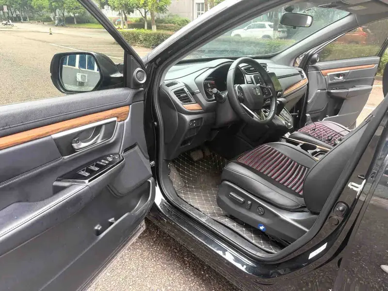 Vehicle photo 8