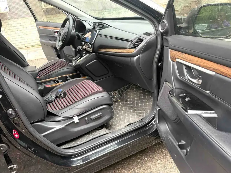 Vehicle photo 9