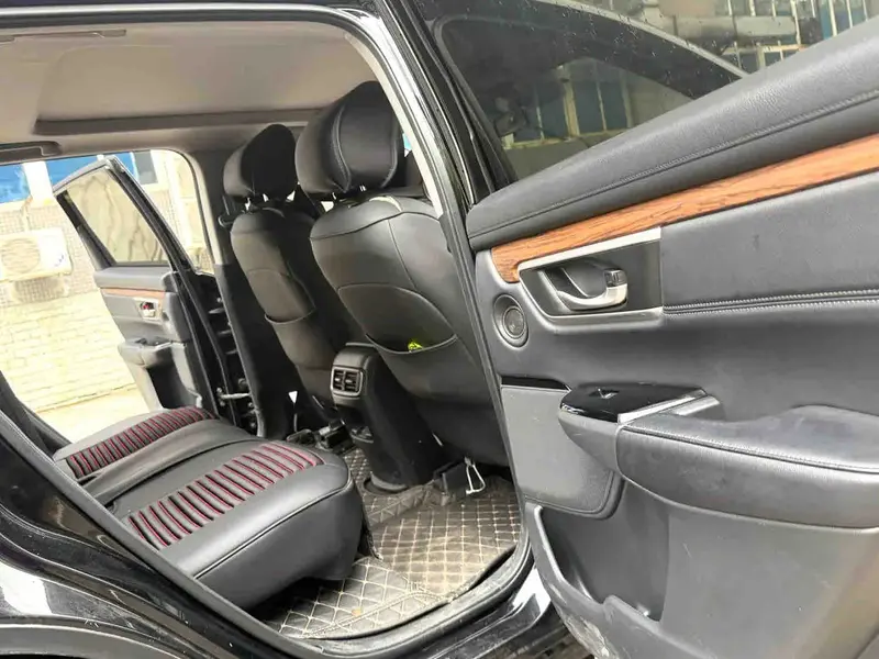 Vehicle photo 10