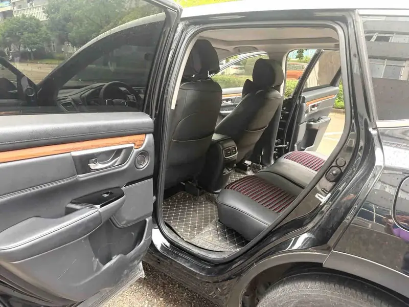 Vehicle photo 12