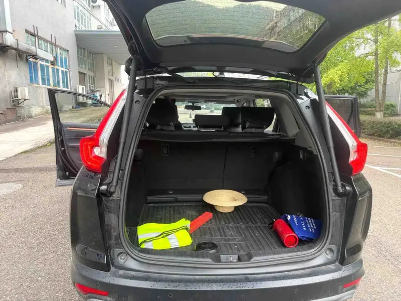 Vehicle photo 13