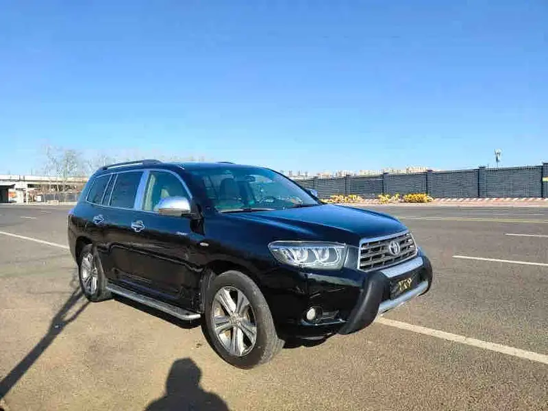 Vehicle photo 3