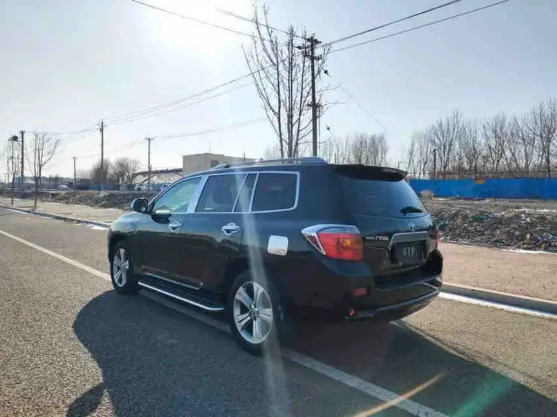 Vehicle photo 4