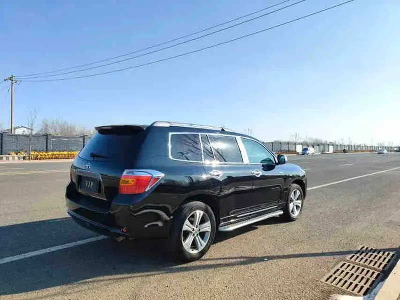 Vehicle photo 6