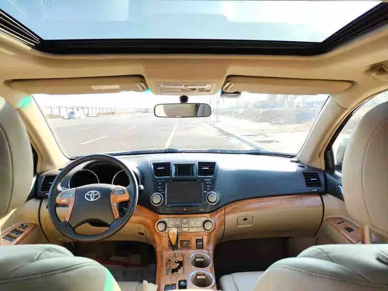 Vehicle photo 7