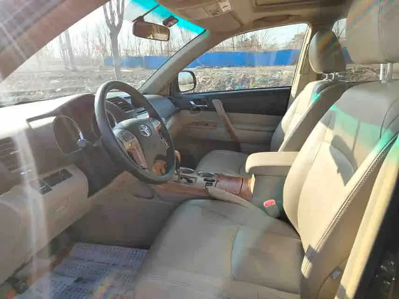 Vehicle photo 8