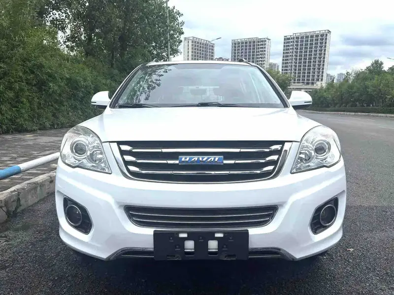Vehicle photo 2