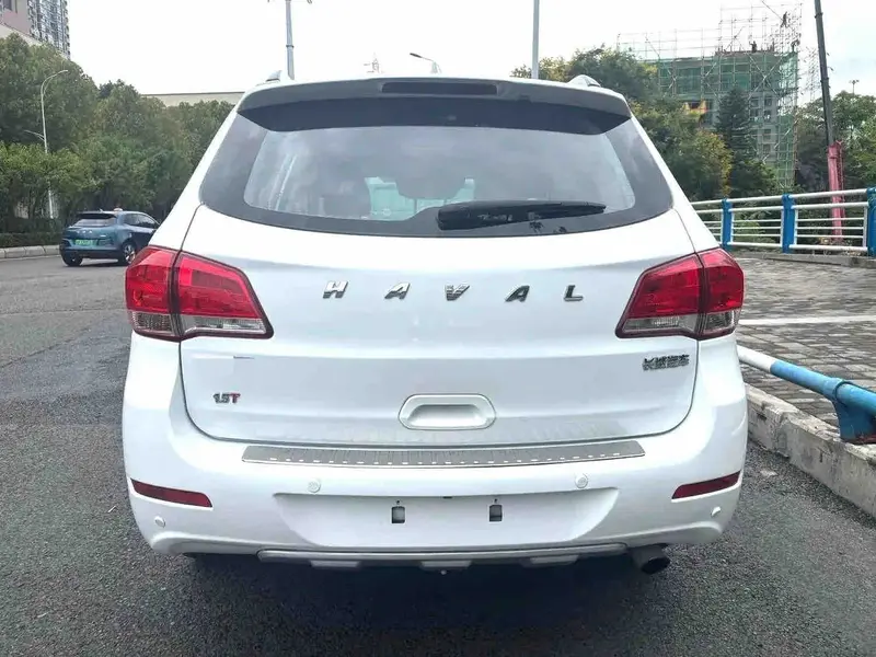 Vehicle photo 3