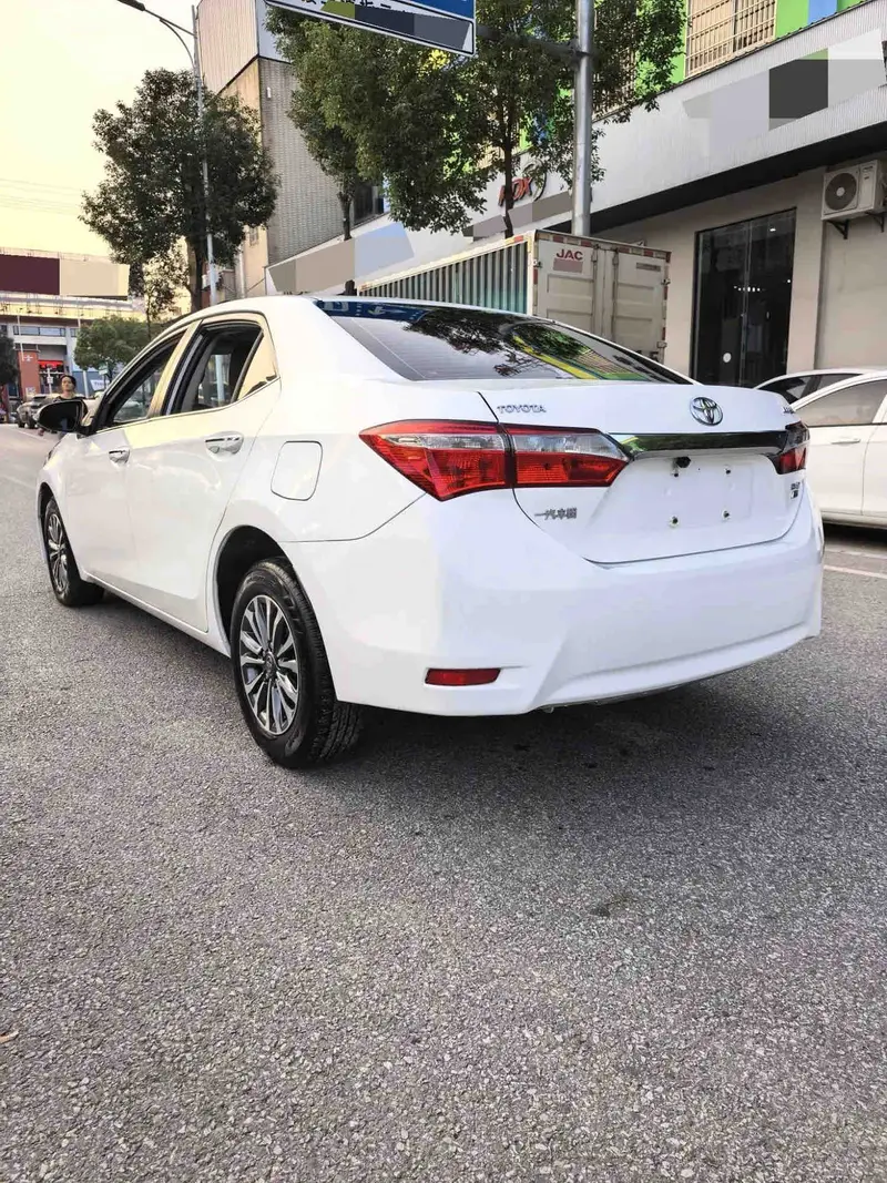 Vehicle photo 4