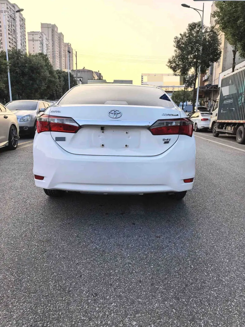 Vehicle photo 5