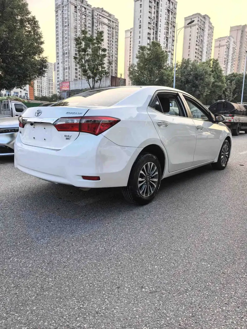 Vehicle photo 6