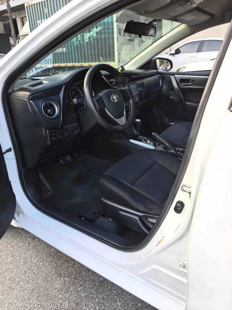 Vehicle photo 7