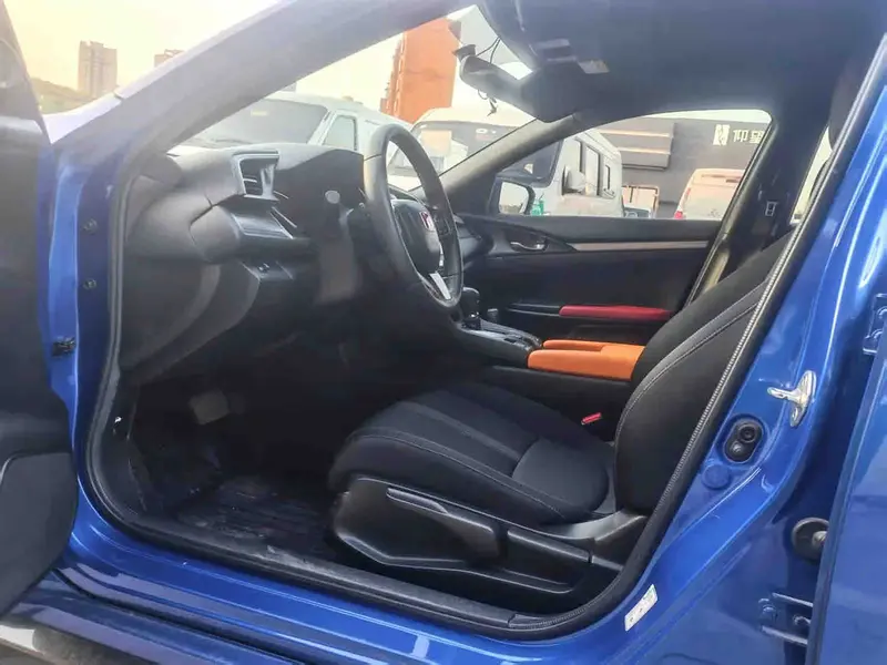 Vehicle photo 4
