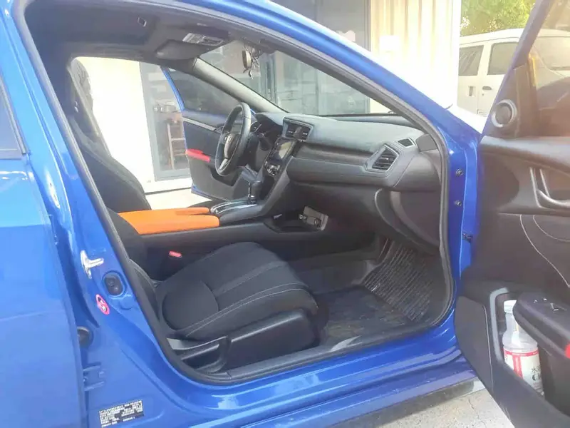 Vehicle photo 5