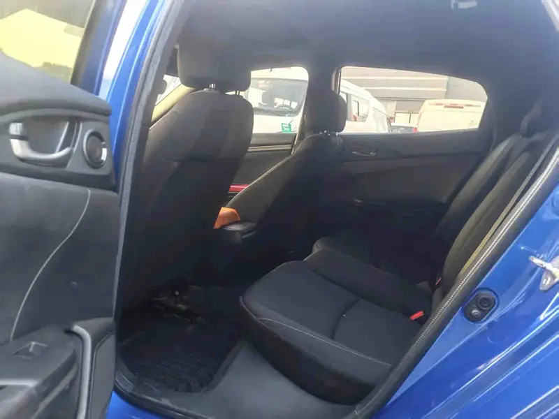 Vehicle photo 6