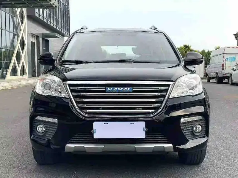Vehicle photo 2