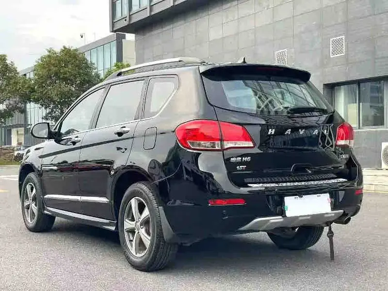 Vehicle photo 6