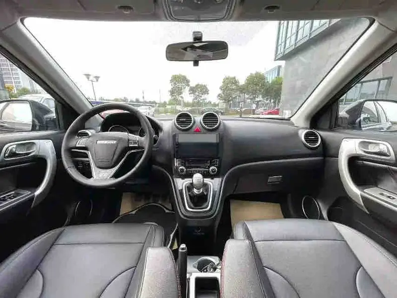 Vehicle photo 7