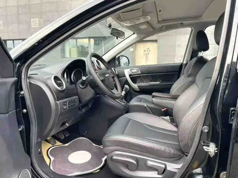 Vehicle photo 8