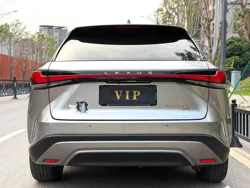 Vehicle photo 3