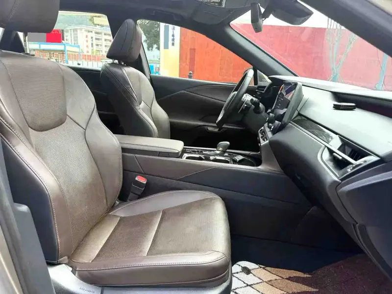 Vehicle photo 5