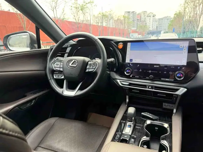 Vehicle photo 6