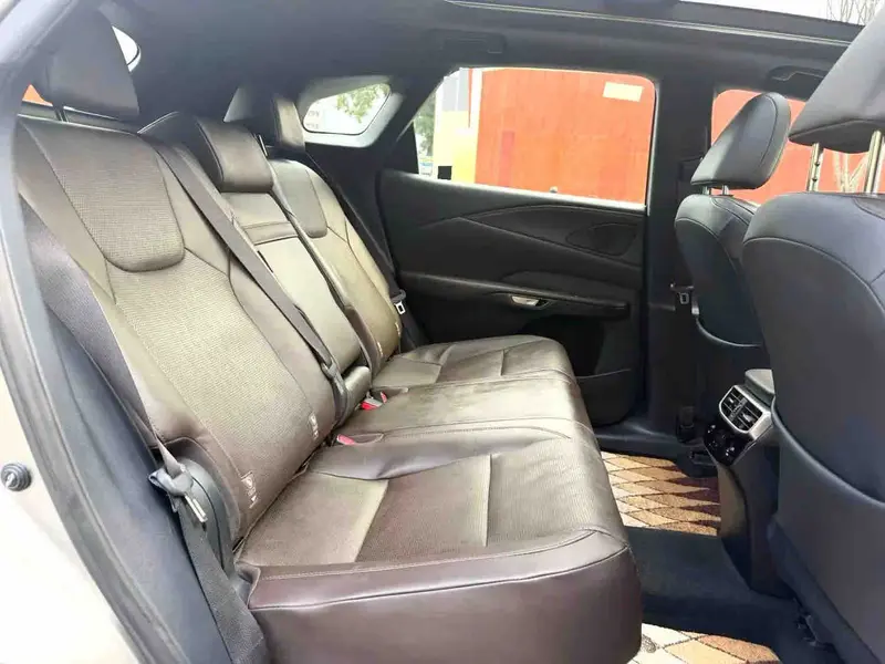 Vehicle photo 8