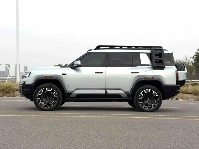 Vehicle photo 3