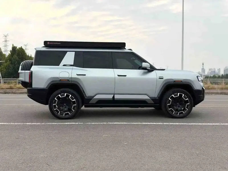 Vehicle photo 4