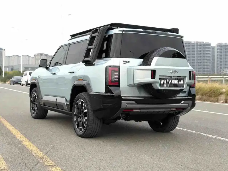 Vehicle photo 5