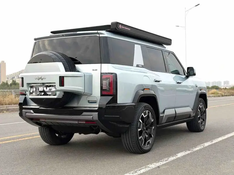 Vehicle photo 6