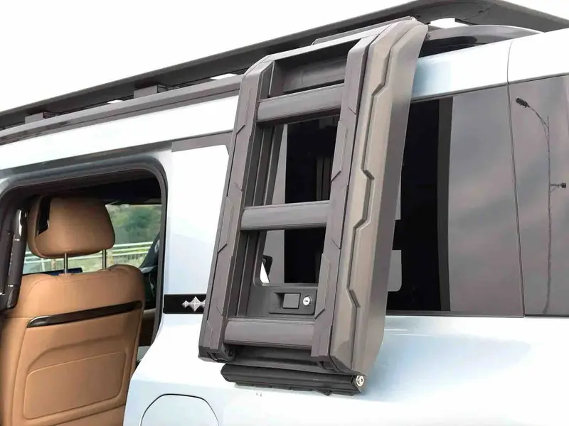 Vehicle photo 8