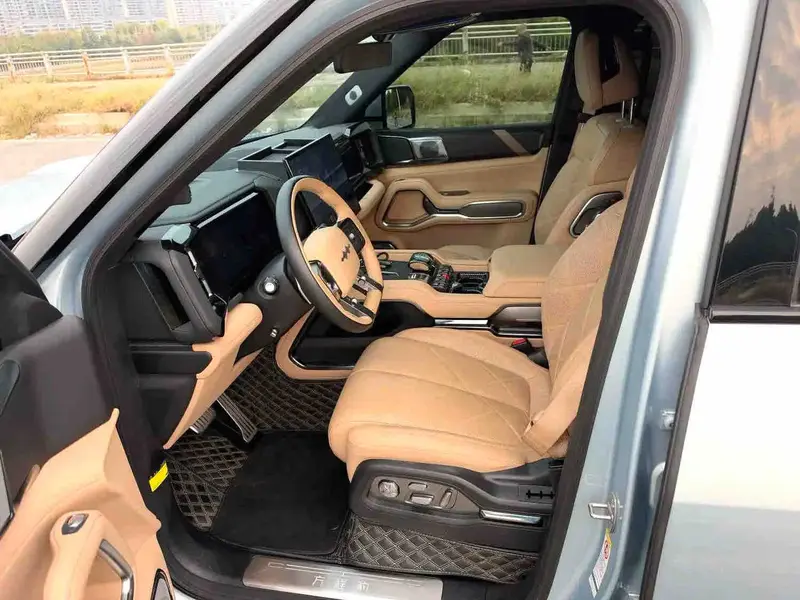 Vehicle photo 11