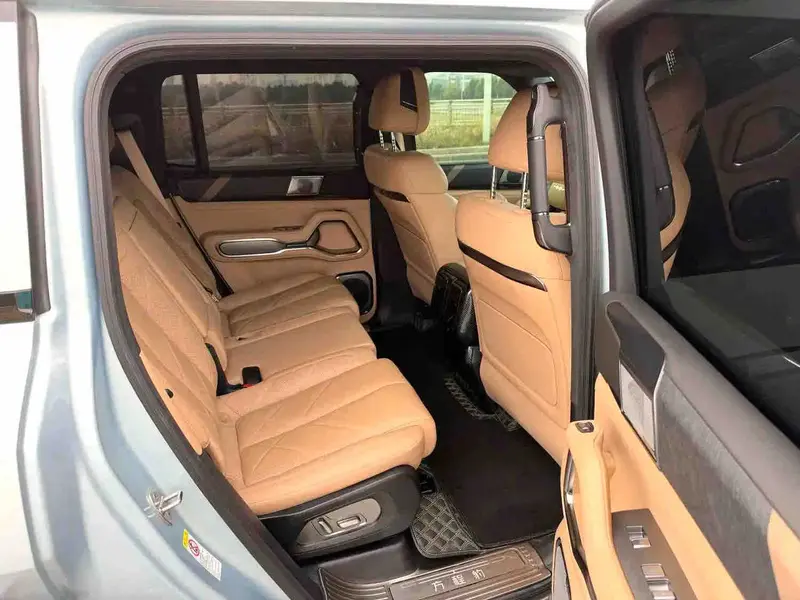 Vehicle photo 12
