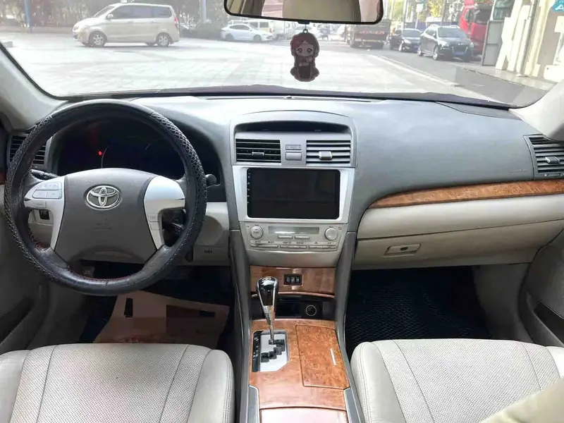 Vehicle photo 6