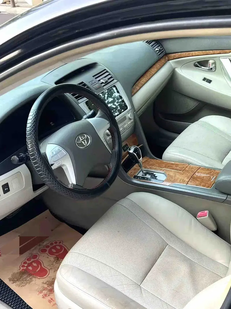 Vehicle photo 7